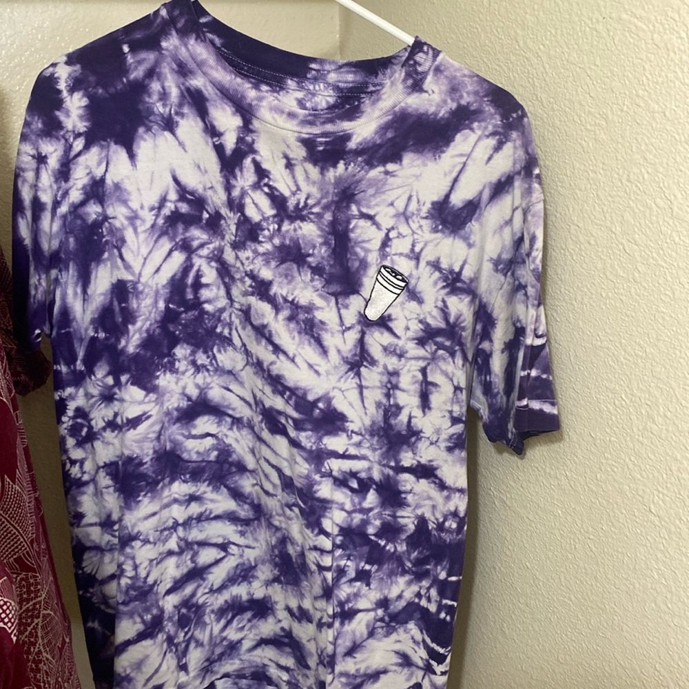 40’s and Shorties M purple tie dye T-shirt.